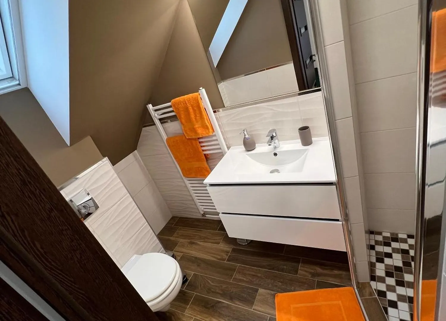 True Gem At The Airport Apartment Budapest