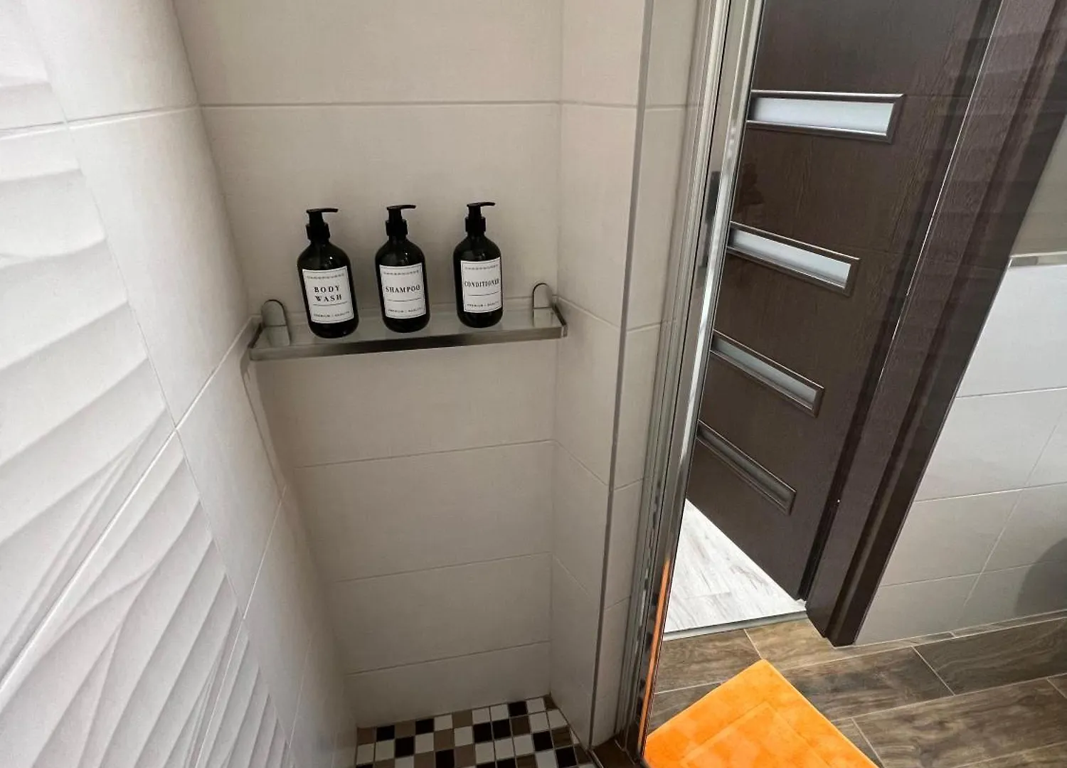 True Gem At The Airport Apartment Budapest