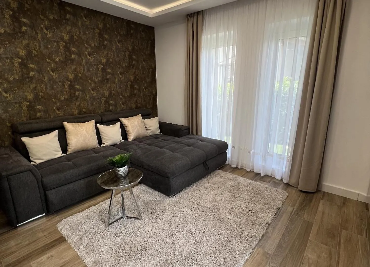True Gem At The Airport Apartment Budapest
