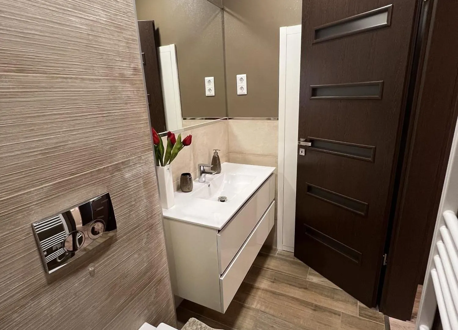 True Gem At The Airport Apartment Budapest